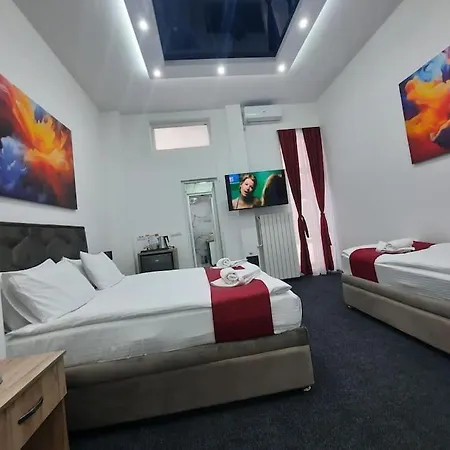 Authentic Centre - 3 In One Space, With Patios In Courtyard For Smokers * Belgrade