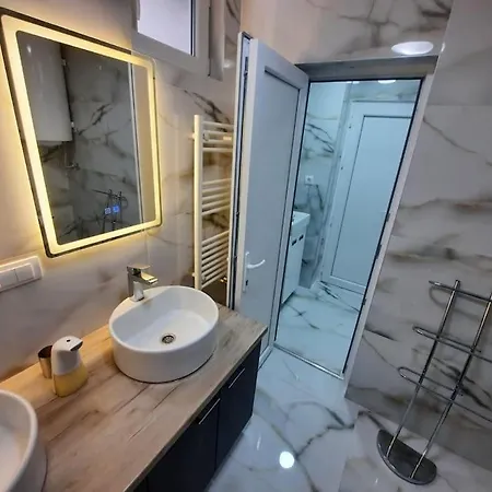 Authentic Centre - 3 In One Space, With Patios In Courtyard For Smokers Apartman *