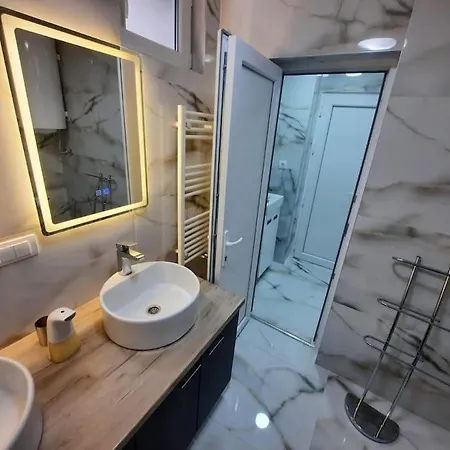 Authentic Centre - 3 Luxury In One Space - Hot Tub And Sauna Apartment *