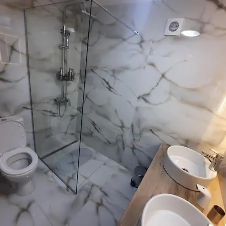 Apartmán Authentic Centre - 3 In One Space, With Patios In Courtyard For Smokers Bělehrad