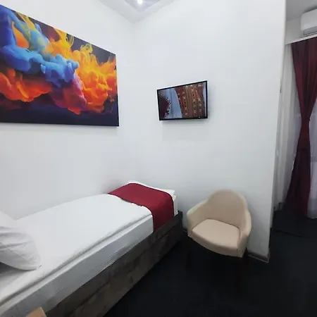 Apartman Authentic Centre - 3 In One Space, With Patios In Courtyard For Smokers *