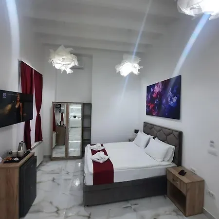 Authentic Centre - 3 In One Space, With Patios In Courtyard For Smokers * Belgrade