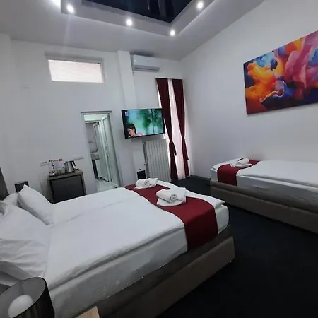 Apartman Authentic Centre - 3 In One Space, With Patios In Courtyard For Smokers