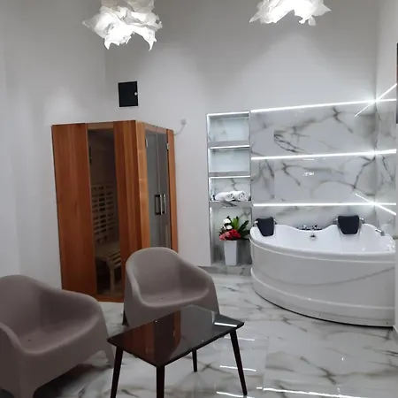 Authentic Centre - 3 Luxury In One Space - Hot Tub And Sauna Apartment Belgrade