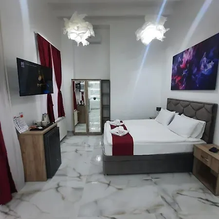 Authentic Centre - 3 Luxury In One Space - Hot Tub And Sauna Apartment