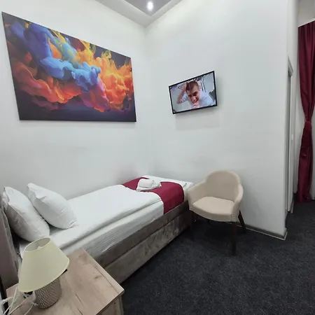 Authentic Centre - 3 In One Space, With Patios In Courtyard For Smokers Apartman Belgrade